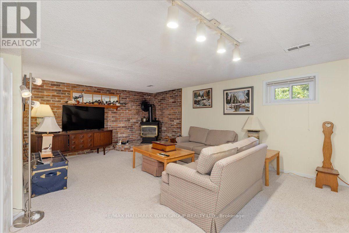 2 CORBETT CRESCENT - 16