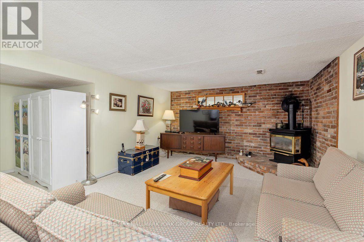 2 CORBETT CRESCENT - 17