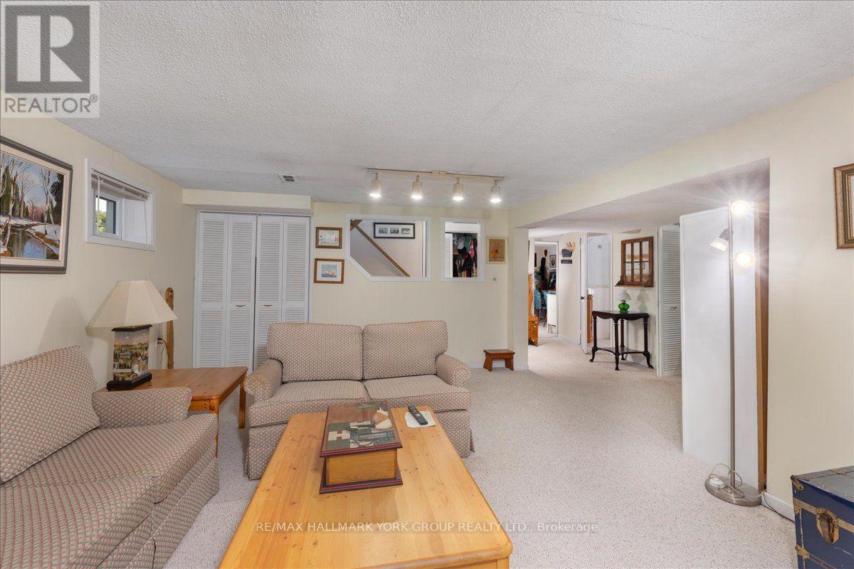 2 CORBETT CRESCENT - 18