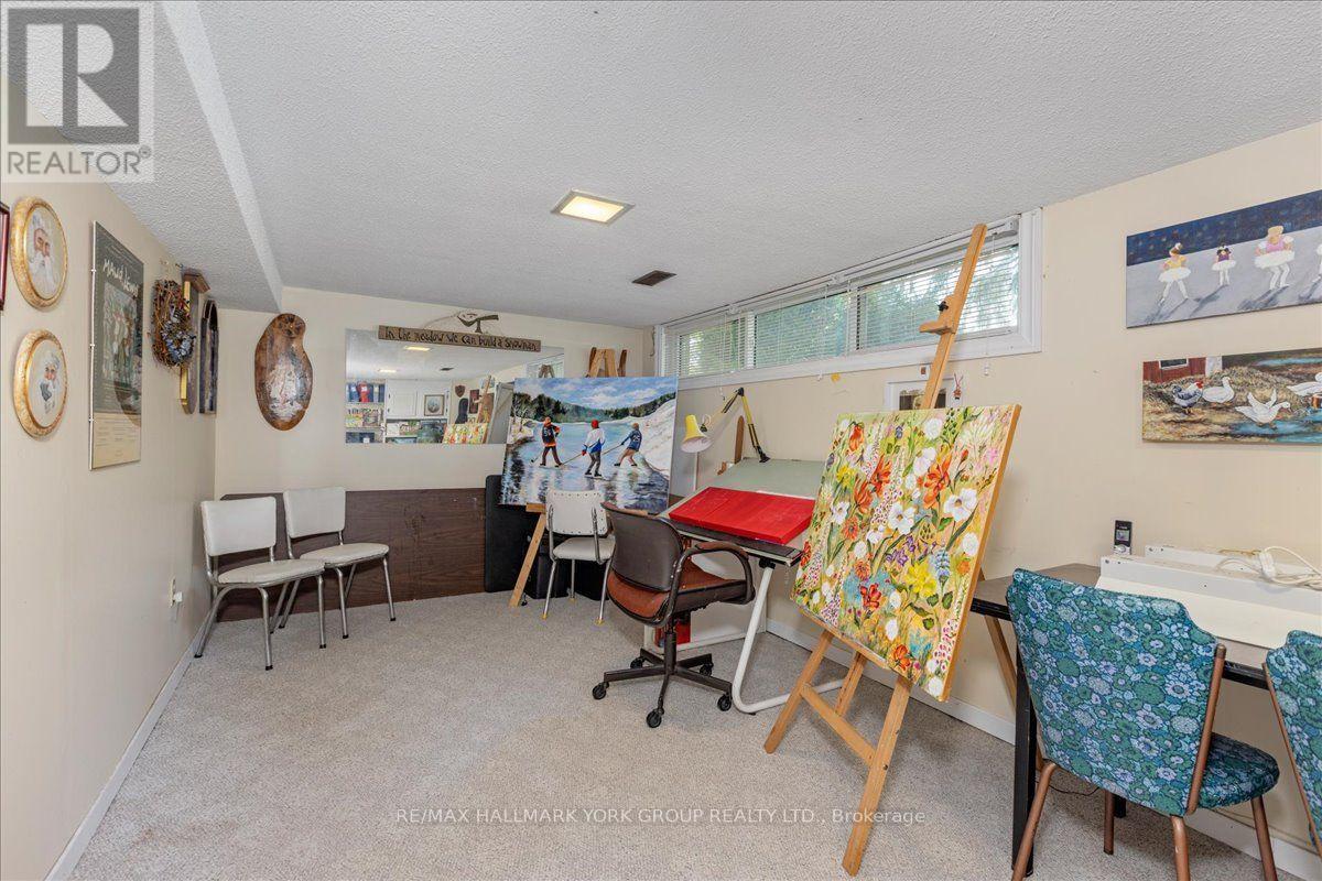 2 CORBETT CRESCENT - 21