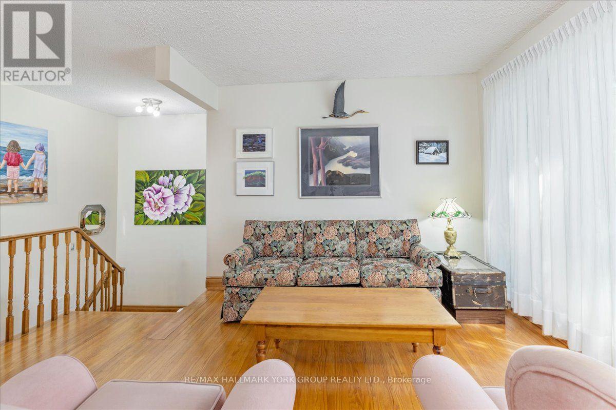 2 CORBETT CRESCENT - 8