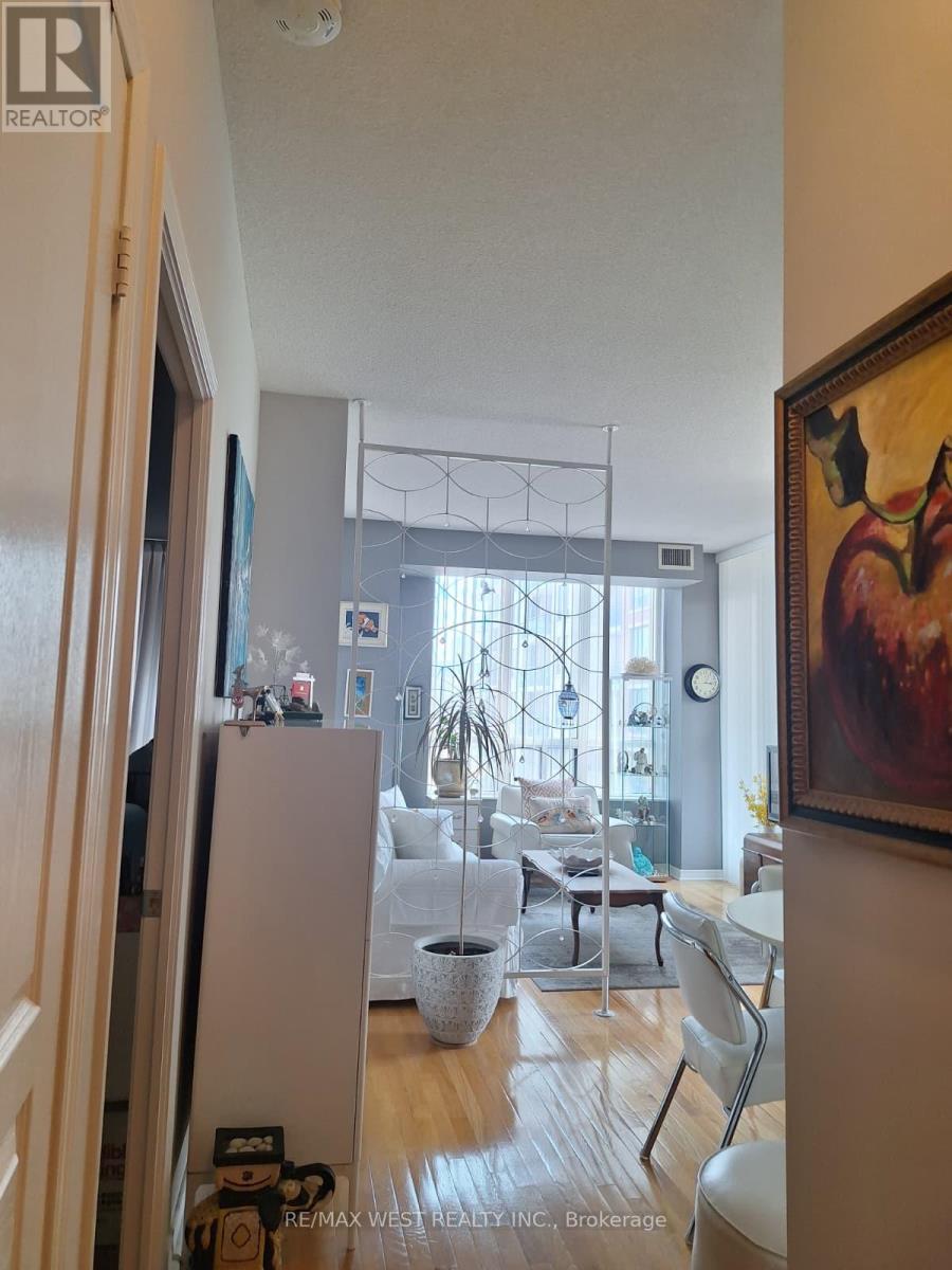 #814 350 RED MAPLE ROAD - 8