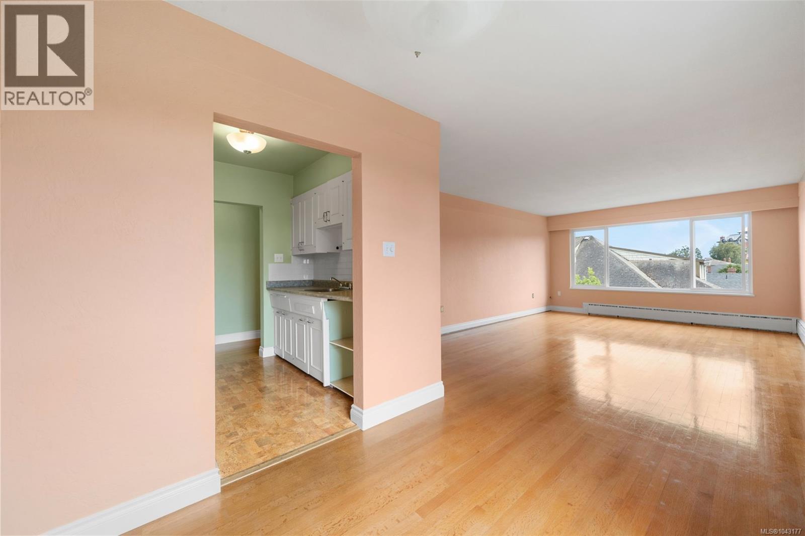 #305 1270 Beach Dr - 21
