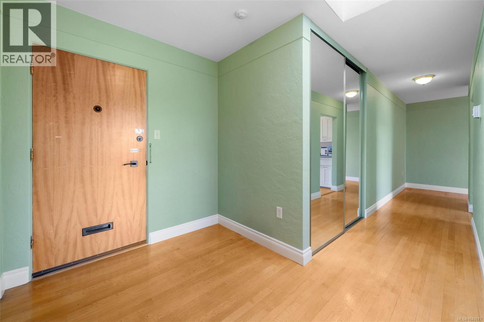 #305 1270 Beach Dr - 24