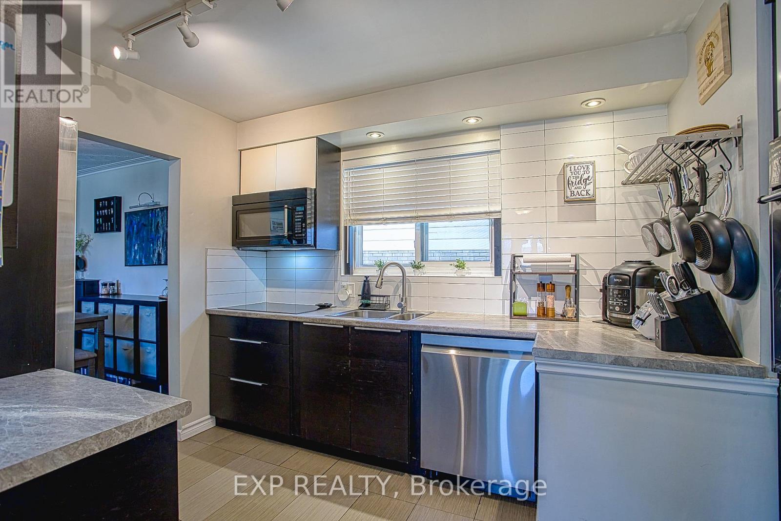 2387 CYPRUS AVENUE - 11
