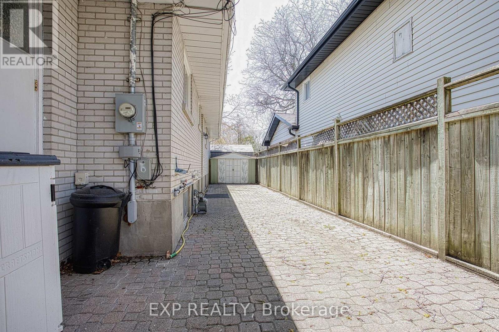 2387 CYPRUS AVENUE - 34