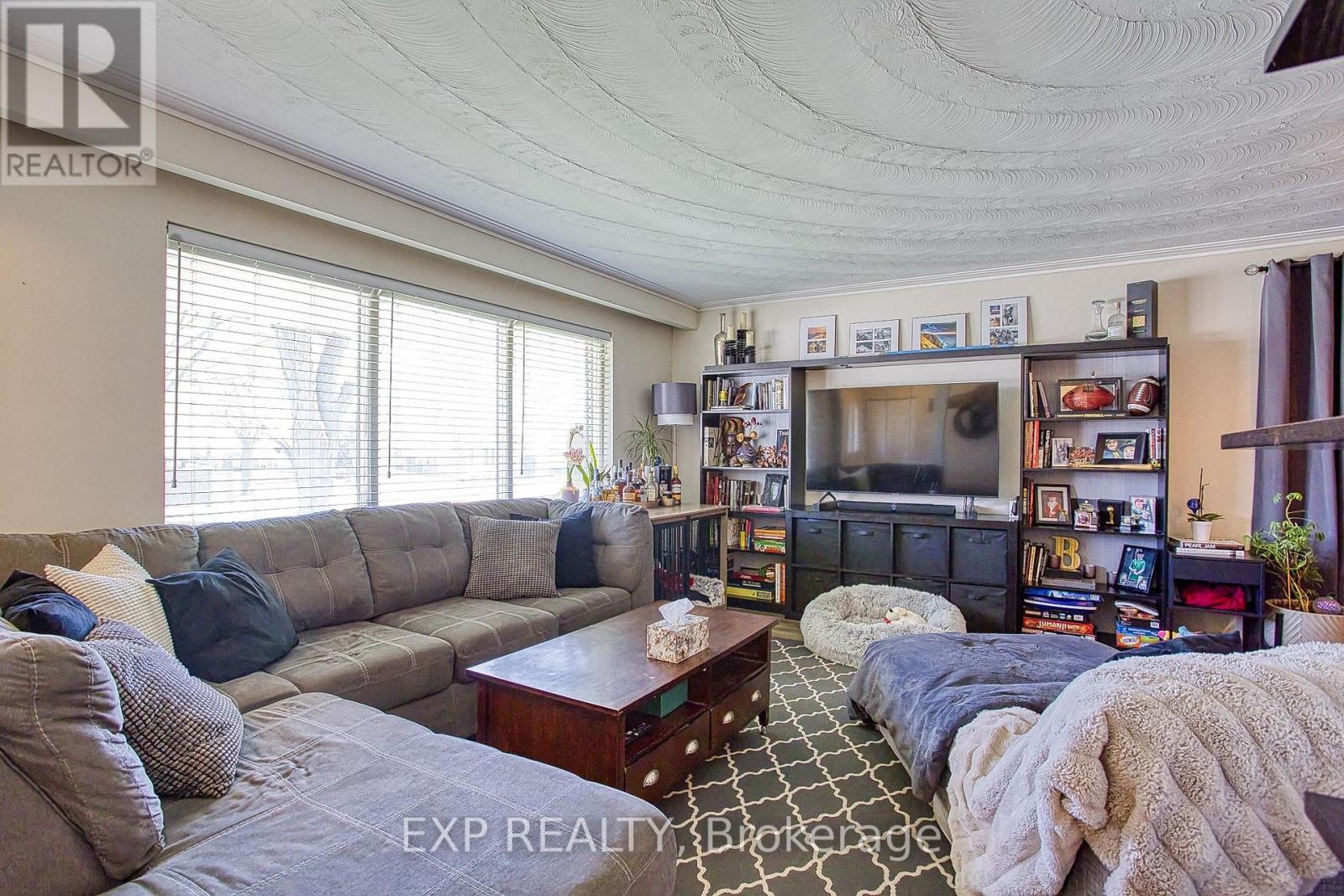 2387 CYPRUS AVENUE - 4