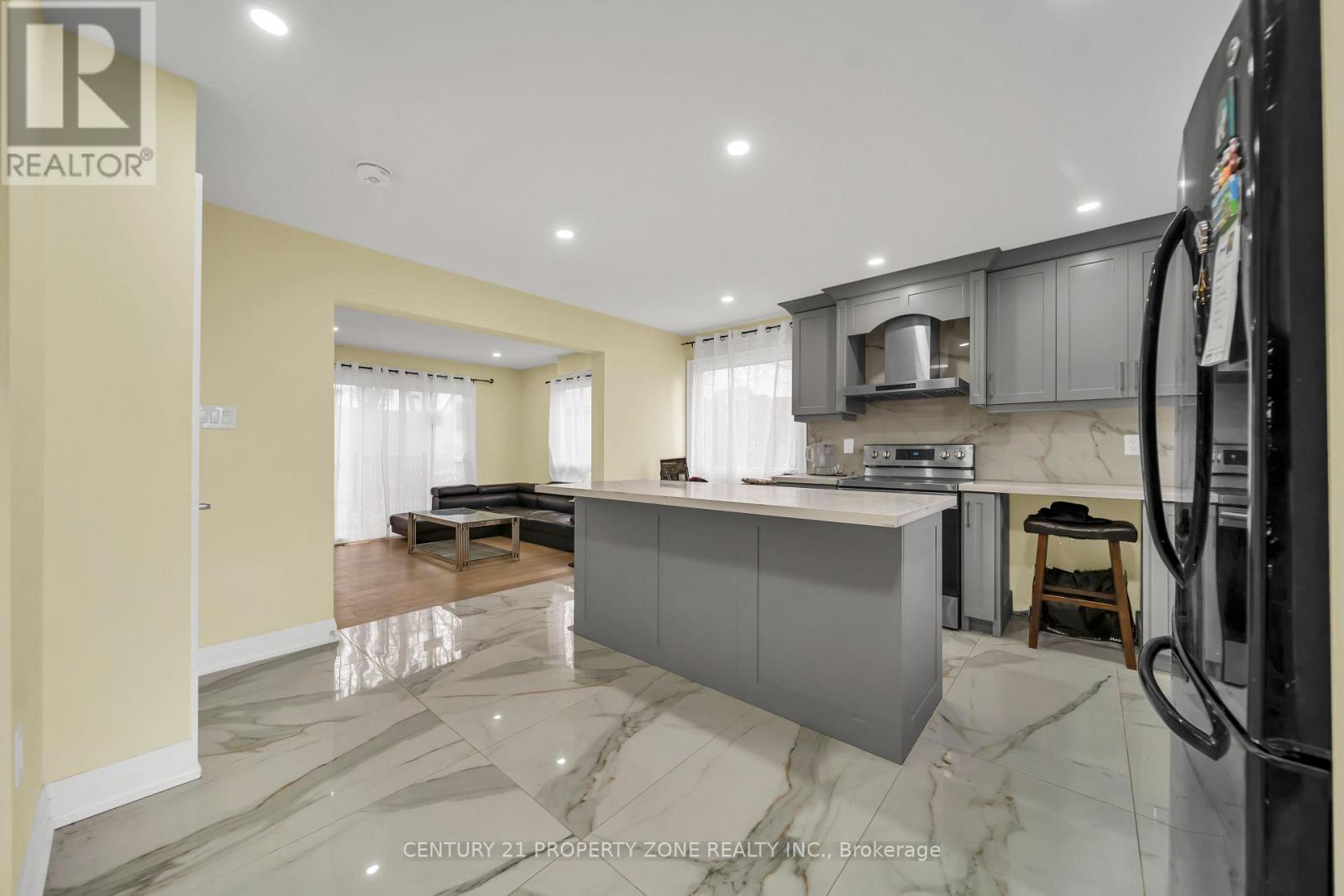 19 HORSESHOE COURT - 12