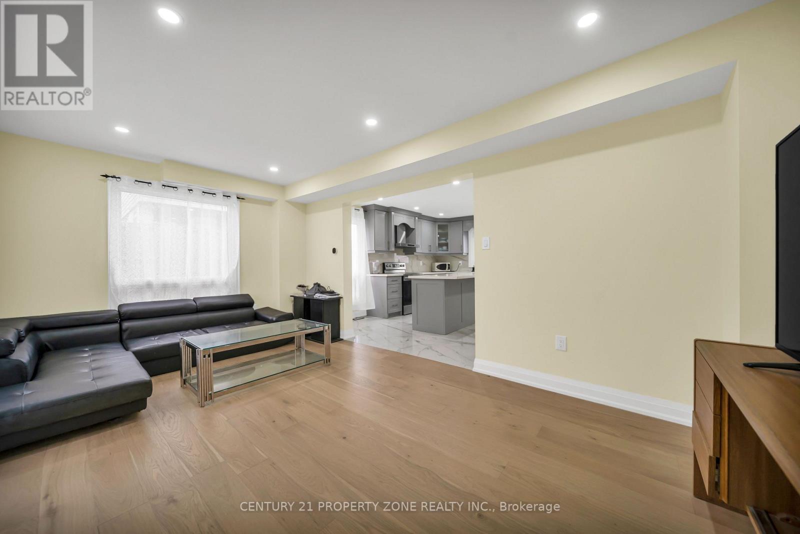 19 HORSESHOE COURT - 19