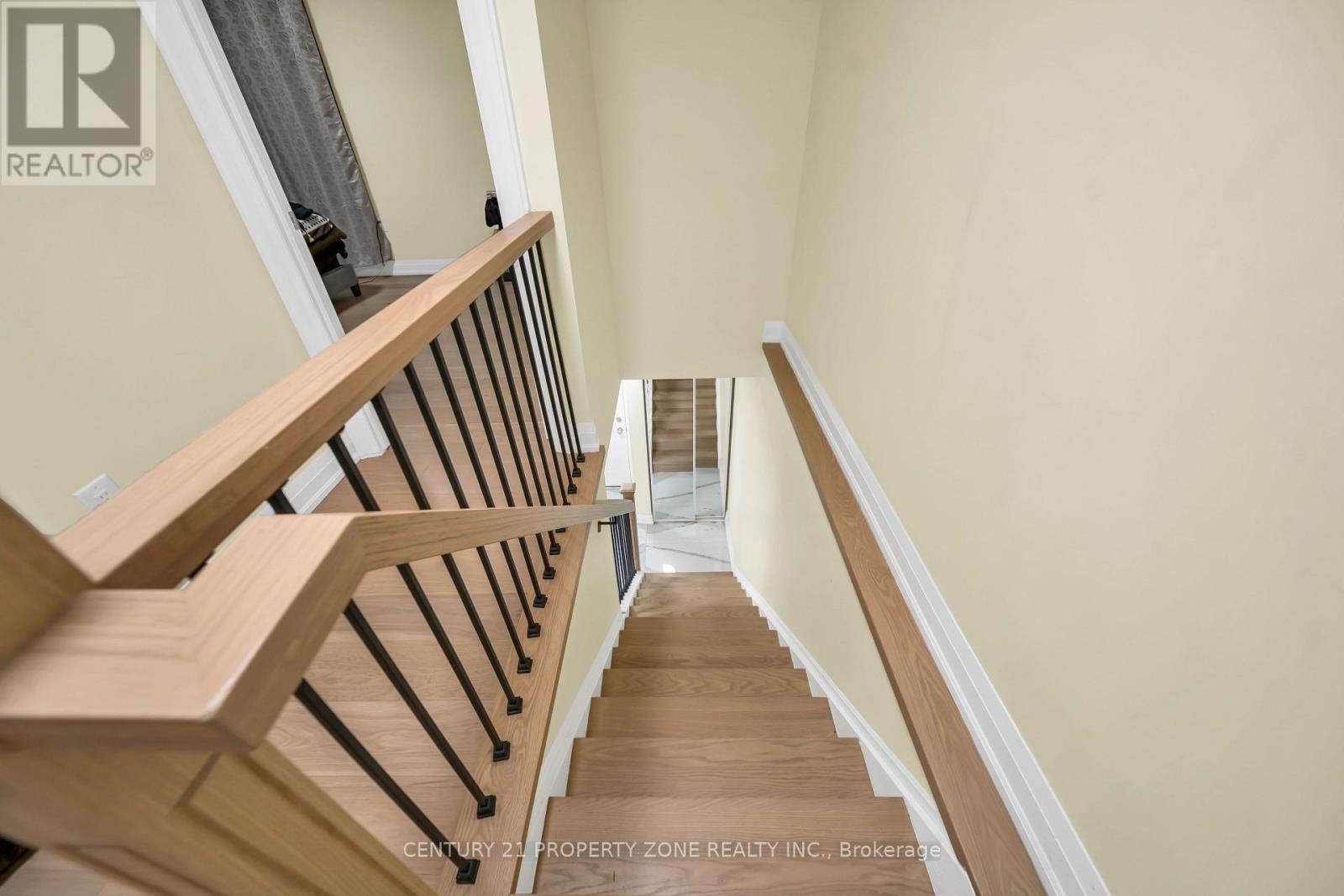 19 HORSESHOE COURT - 21
