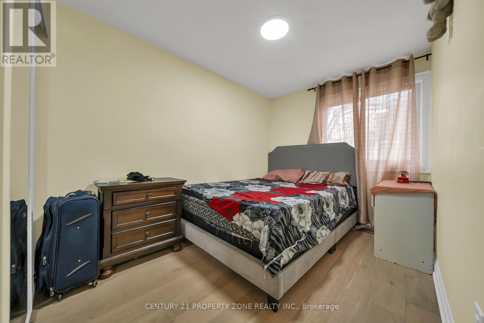 19 HORSESHOE COURT - 23