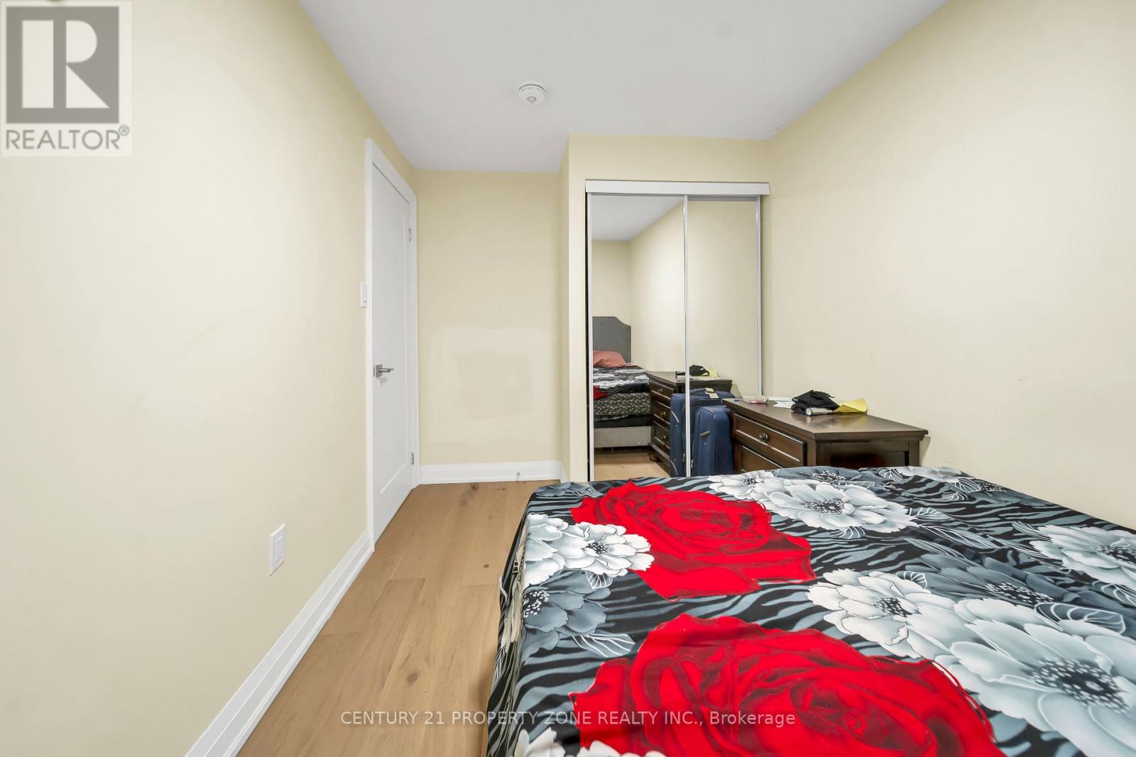 19 HORSESHOE COURT - 24