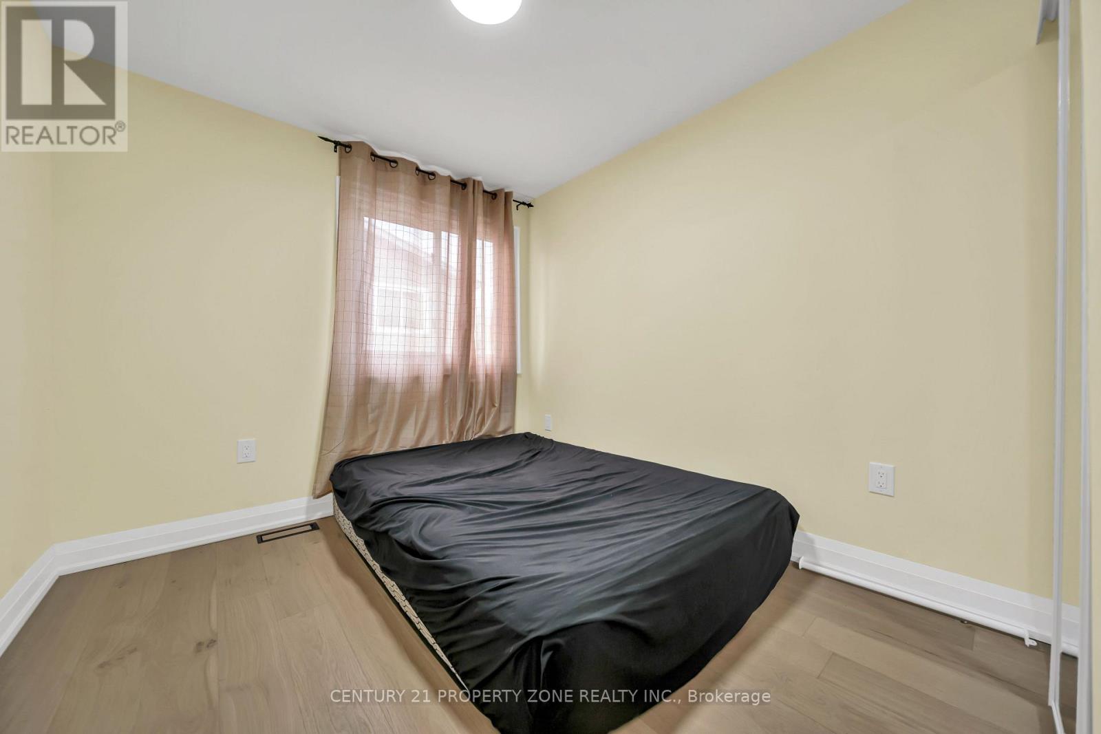 19 HORSESHOE COURT - 25