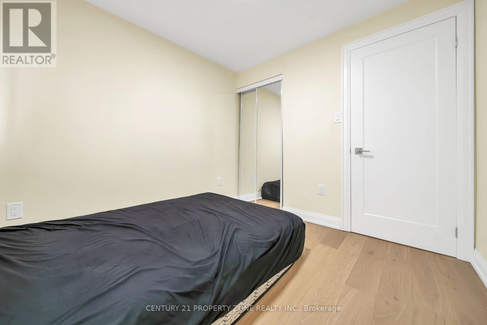 19 HORSESHOE COURT - 26