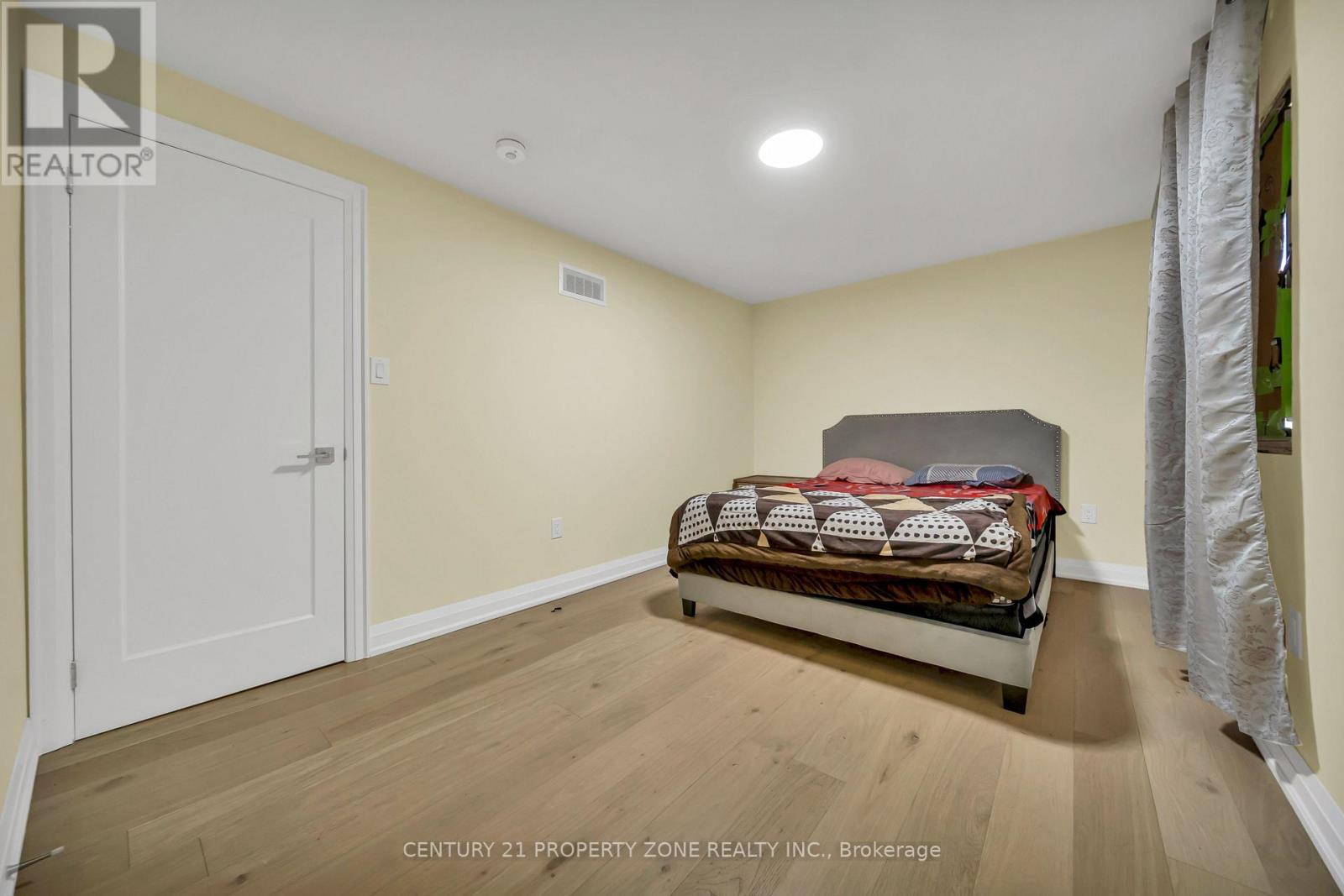 19 HORSESHOE COURT - 28