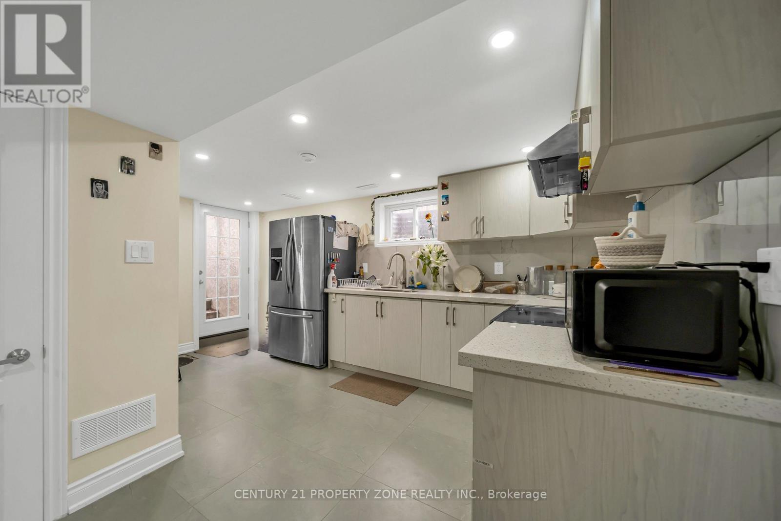 19 HORSESHOE COURT - 34