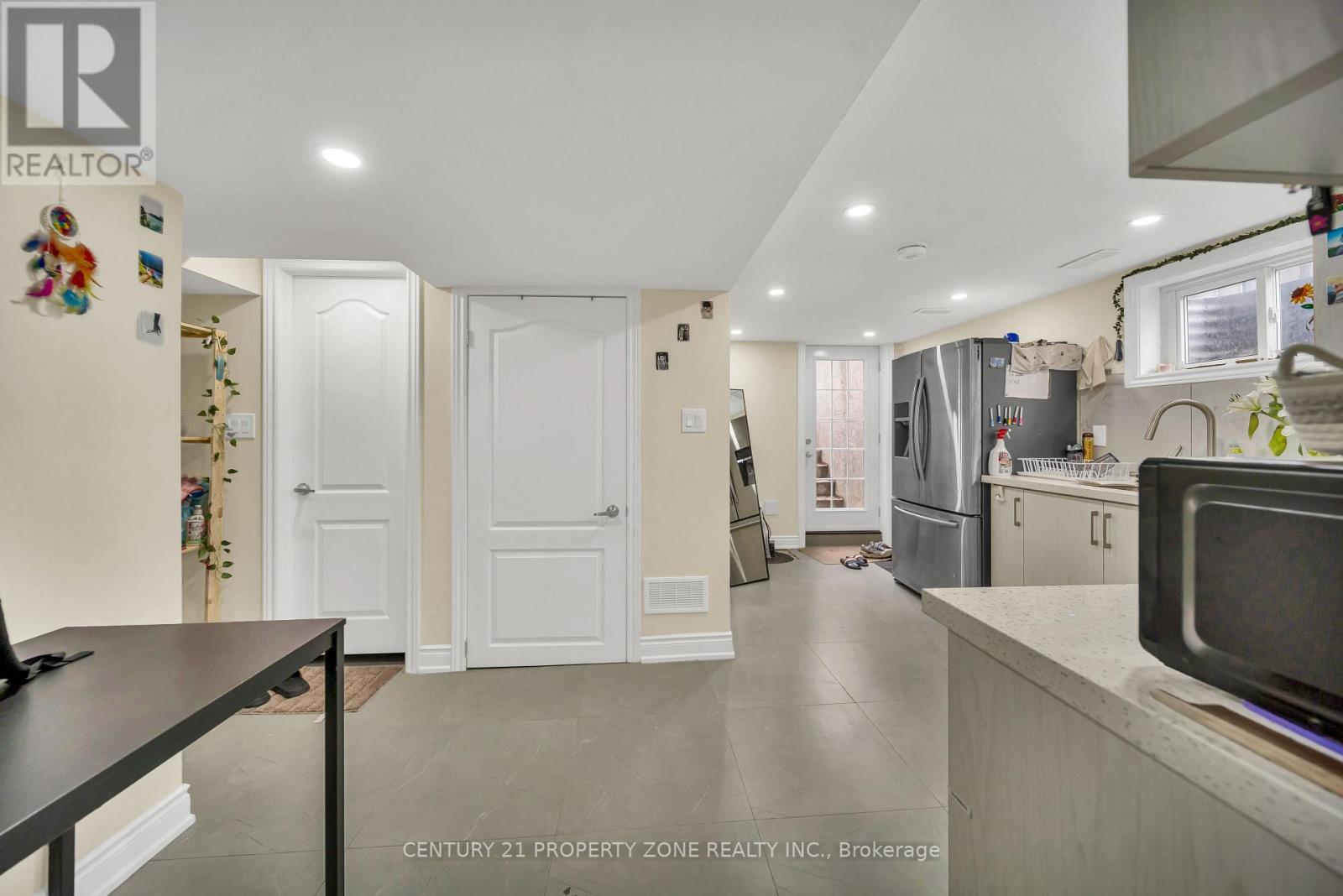 19 HORSESHOE COURT - 35