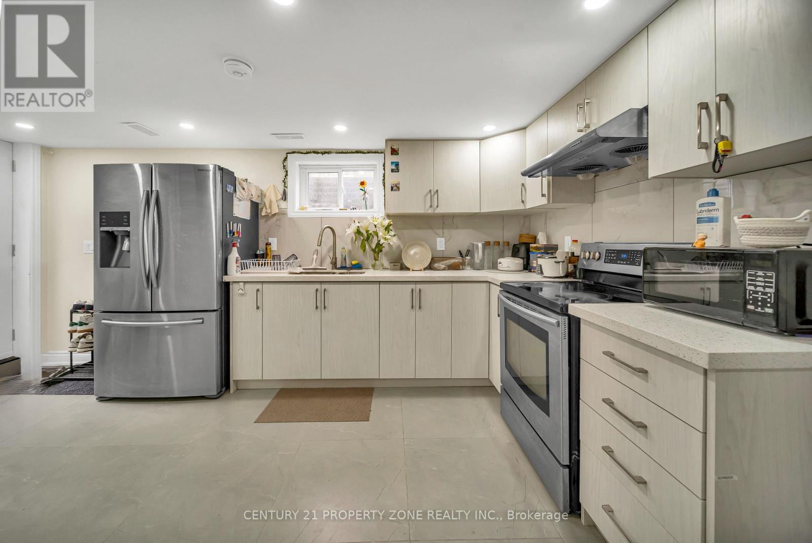 19 HORSESHOE COURT - 36