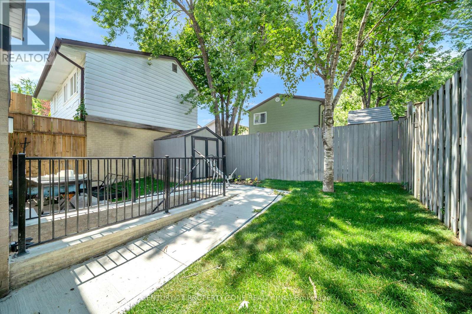19 HORSESHOE COURT - 43