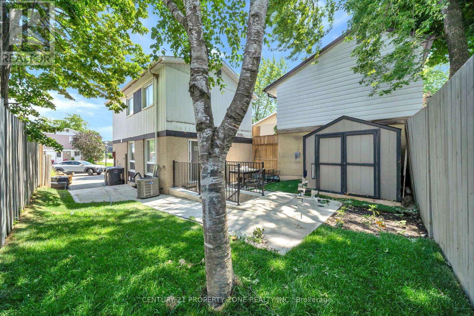 19 HORSESHOE COURT - 44