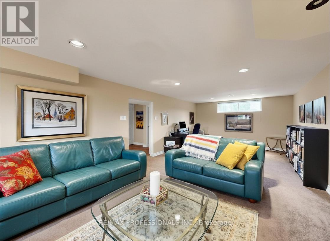 24 BREADNER DRIVE - 19