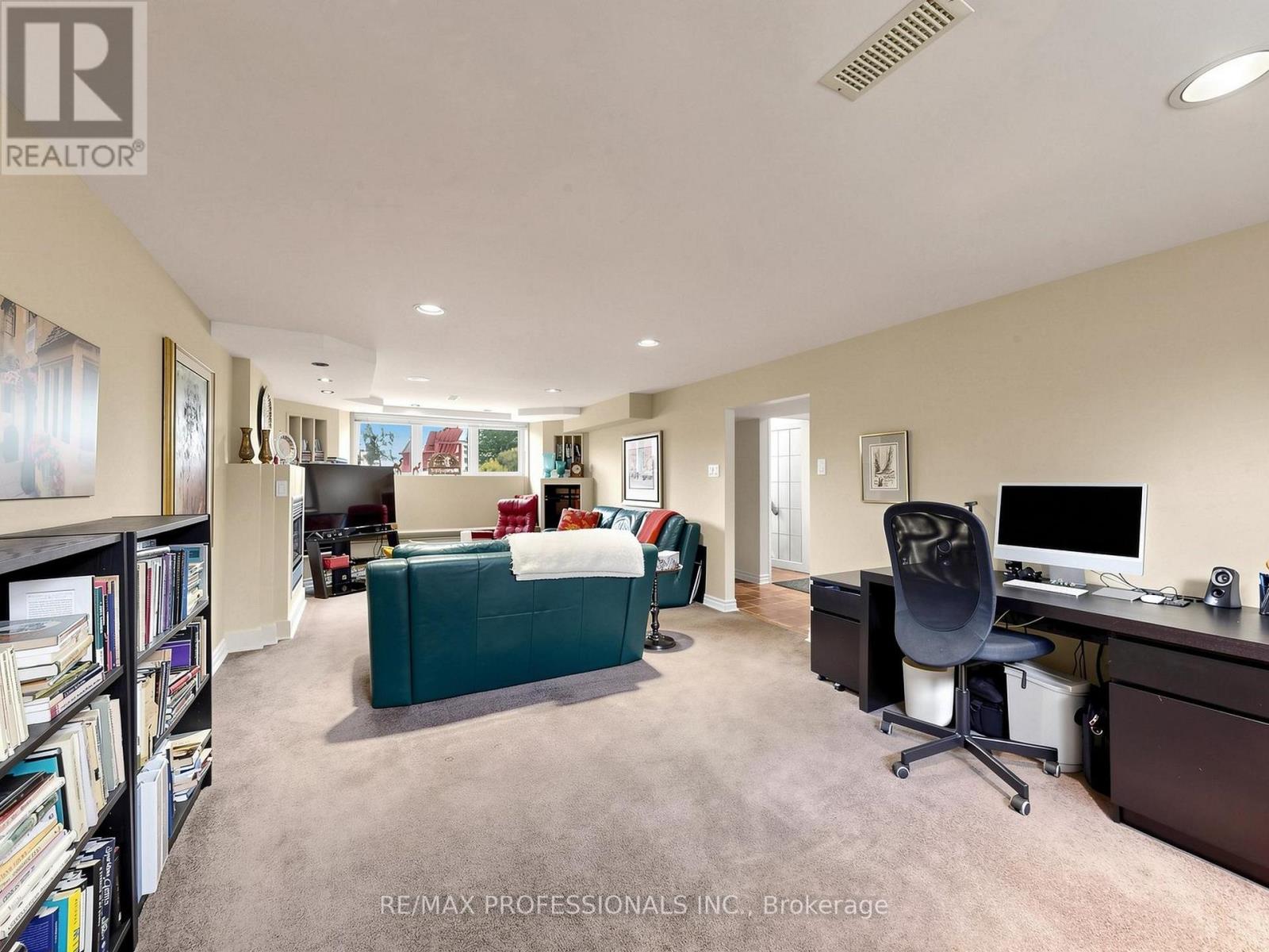 24 BREADNER DRIVE - 22