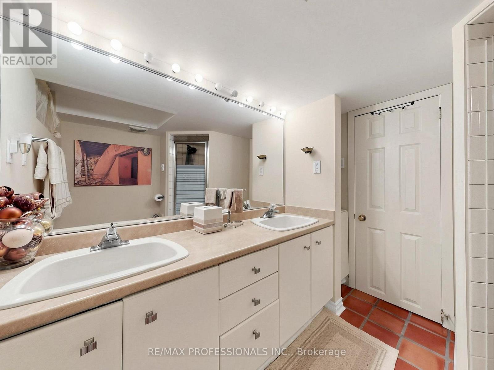 24 BREADNER DRIVE - 25