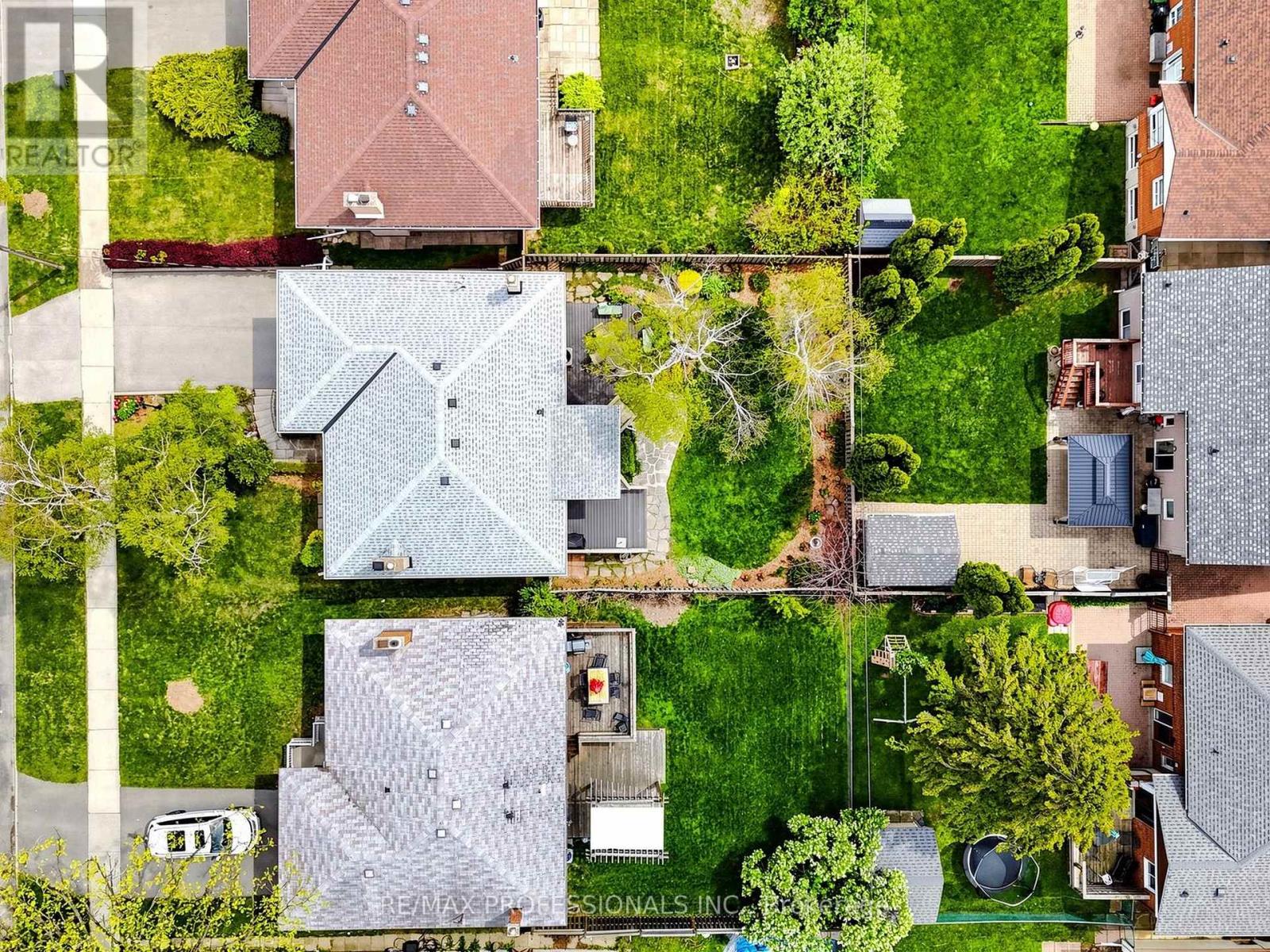 24 BREADNER DRIVE - 33