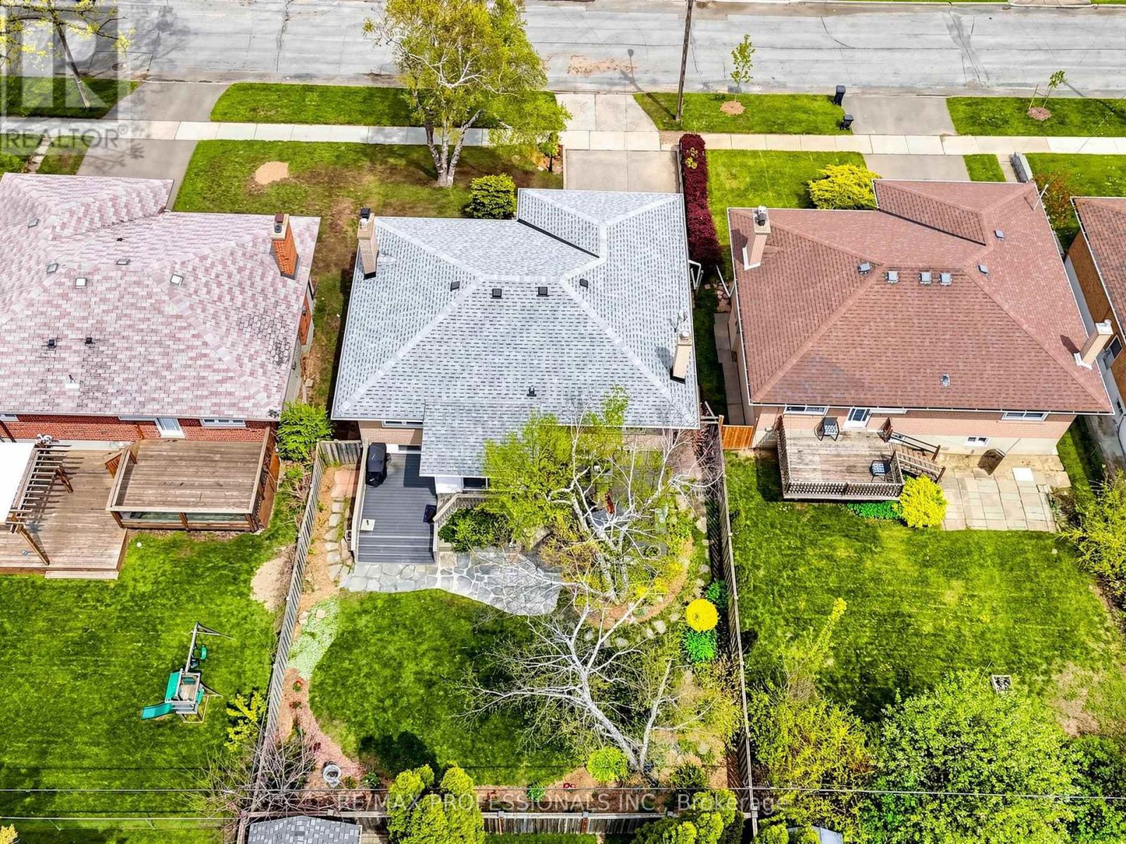 24 BREADNER DRIVE - 35