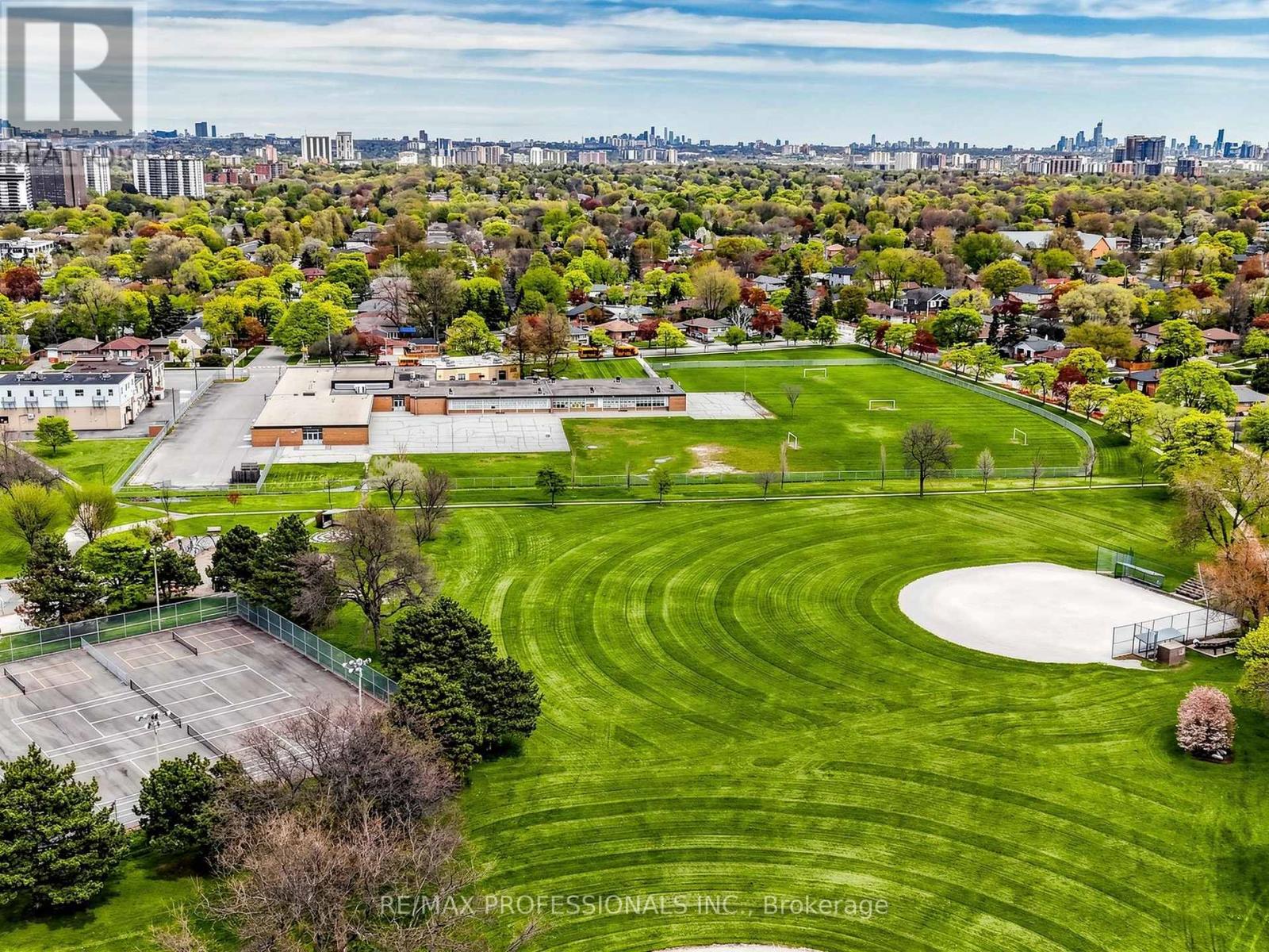 24 BREADNER DRIVE - 40