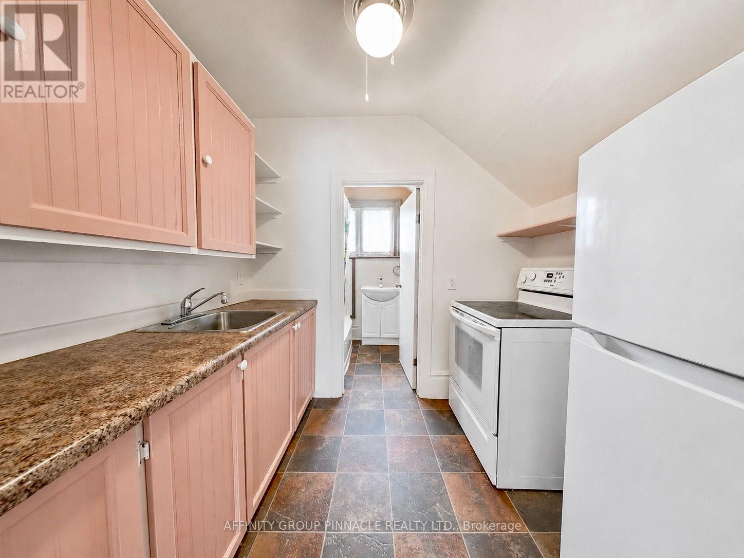 221 KENT STREET W - 33
