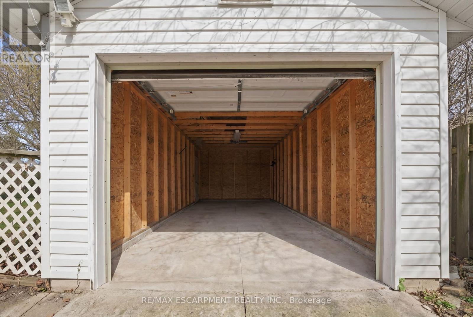 36 WOODELM DRIVE - 22