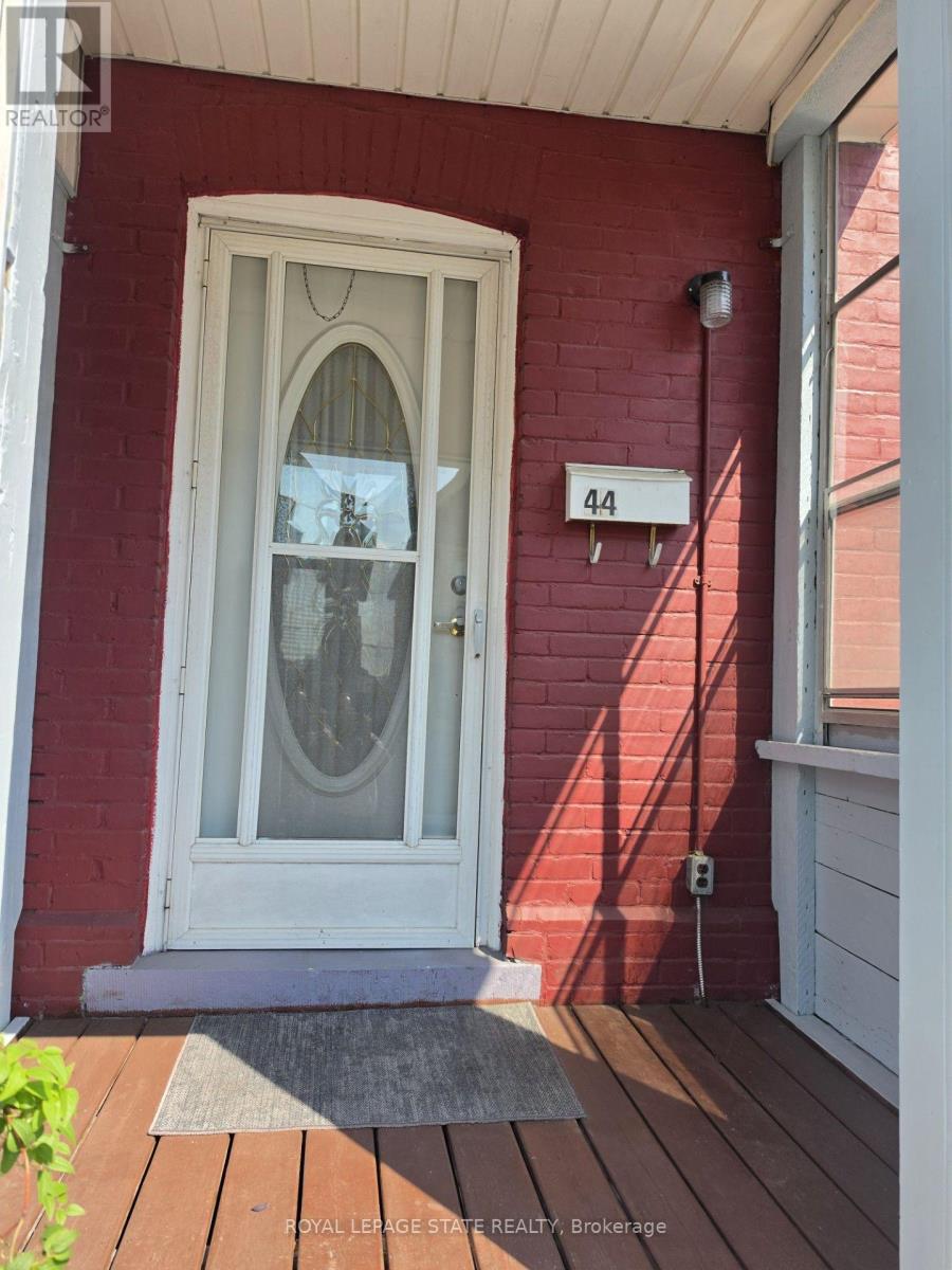 44 ARTHUR AVENUE N - 3