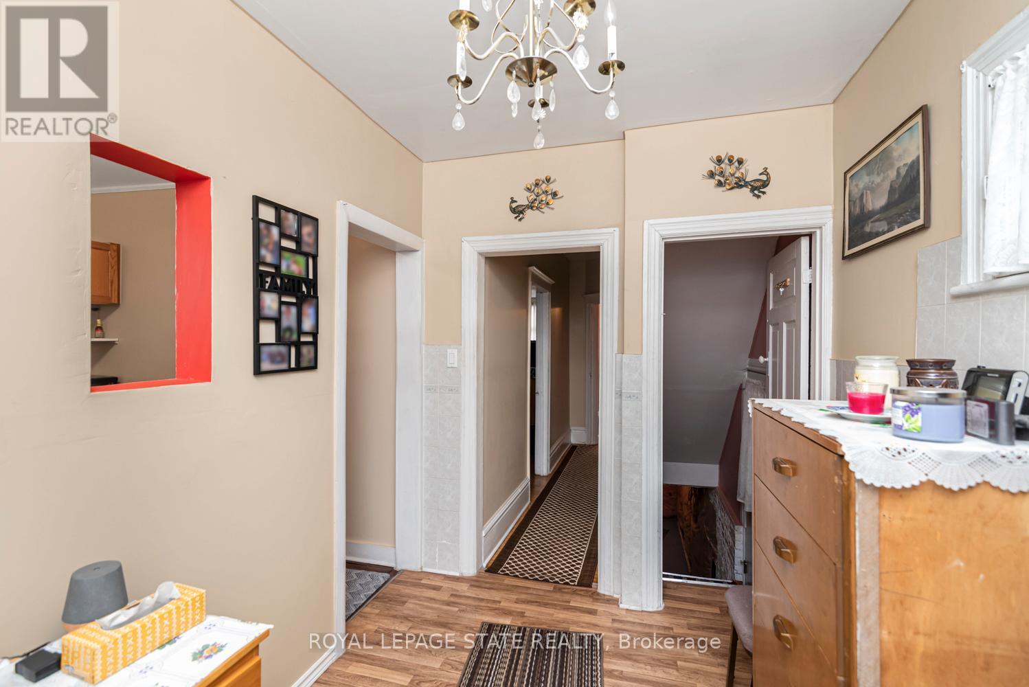 44 ARTHUR AVENUE N - 8