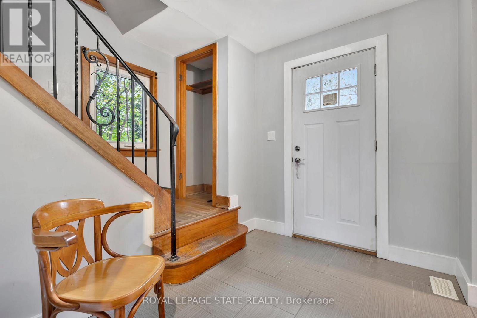 121 KING STREET E - 9
