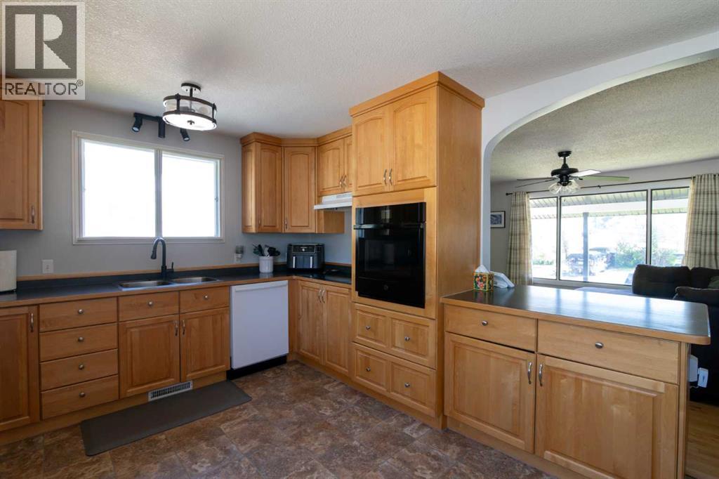 5320 12 Avenue - 10