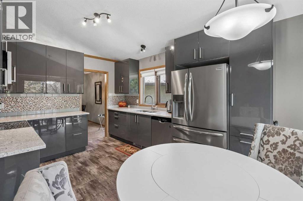 112 Oakbriar Close SW - 12