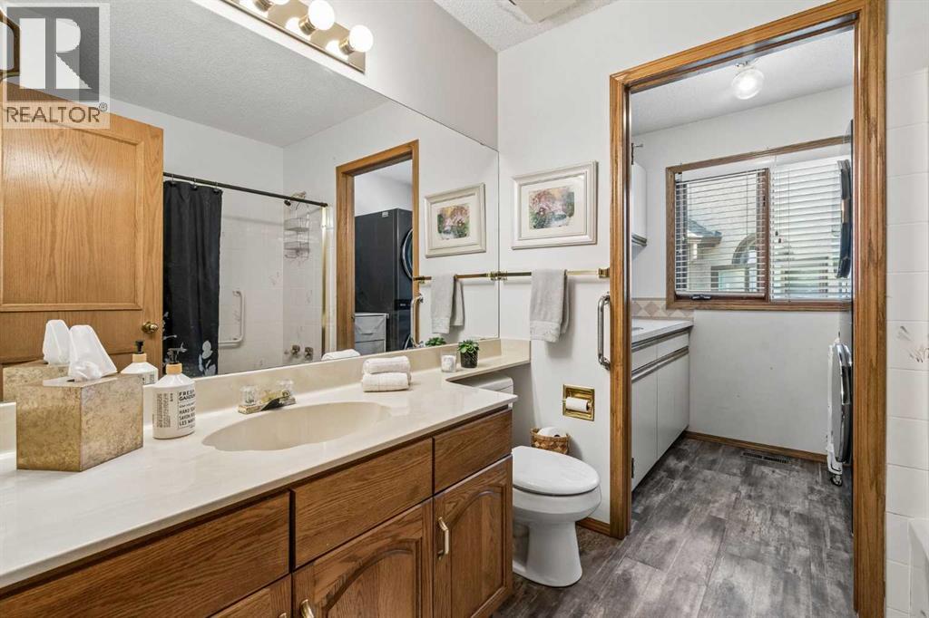 112 Oakbriar Close SW - 16