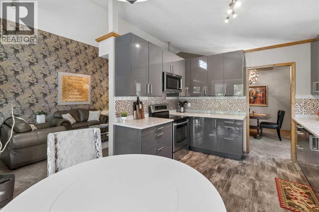 112 Oakbriar Close SW - 13