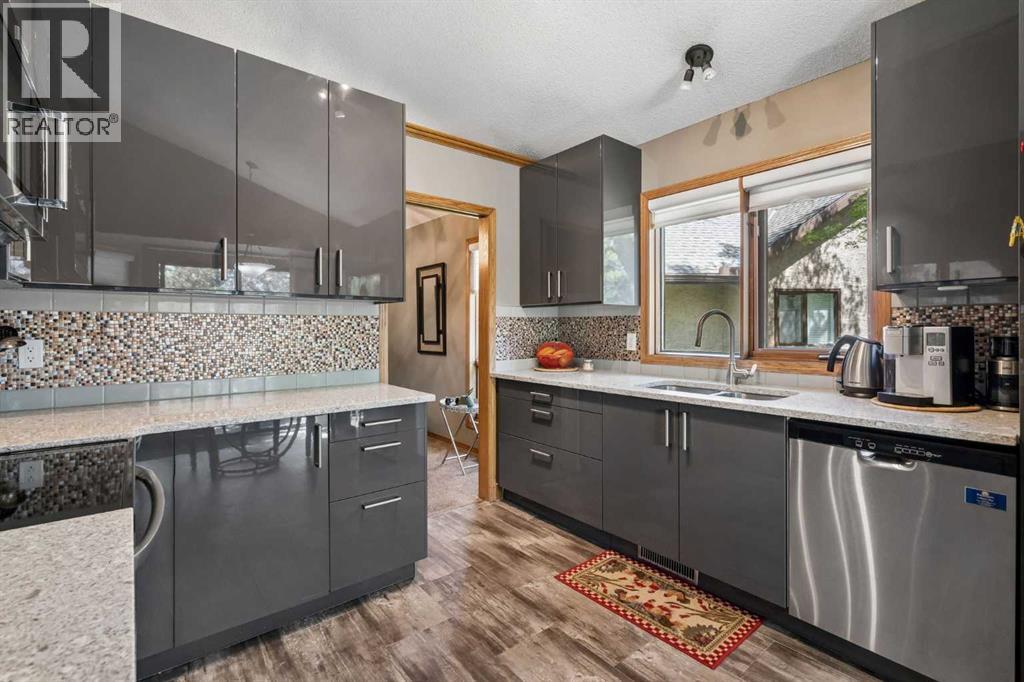 112 Oakbriar Close SW - 14