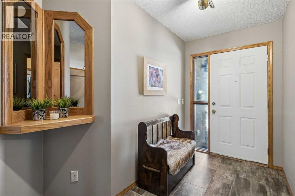 112 Oakbriar Close SW - 3