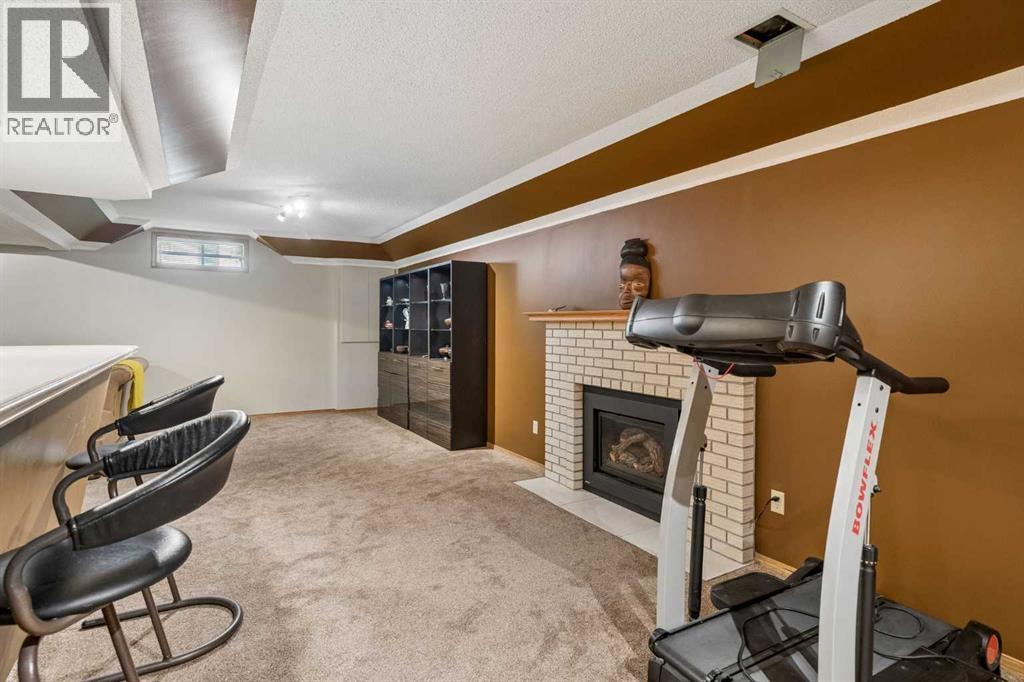 112 Oakbriar Close SW - 30