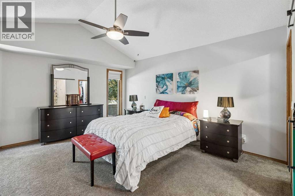 112 Oakbriar Close SW - 19