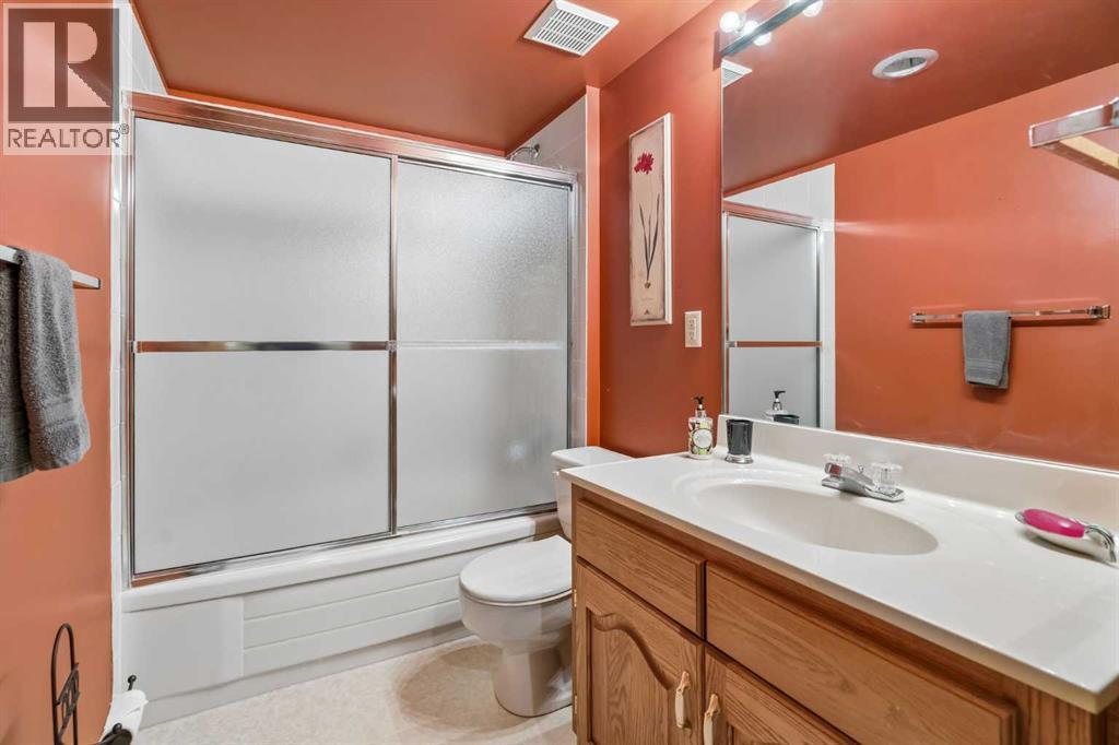 112 Oakbriar Close SW - 35