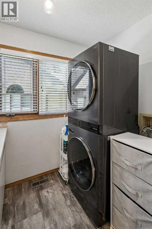 112 Oakbriar Close SW - 18