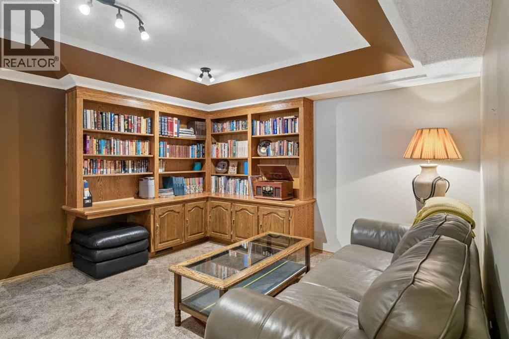 112 Oakbriar Close SW - 32