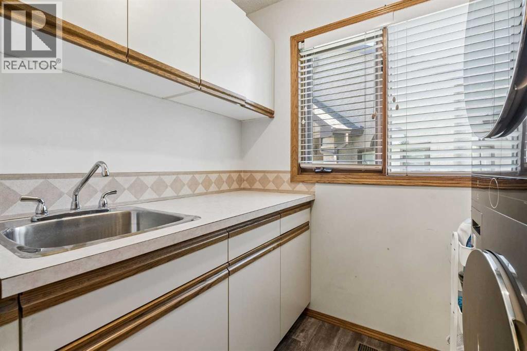 112 Oakbriar Close SW - 17