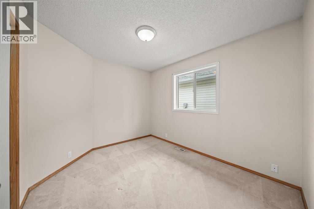 126 Douglas Glen Close SE - 19