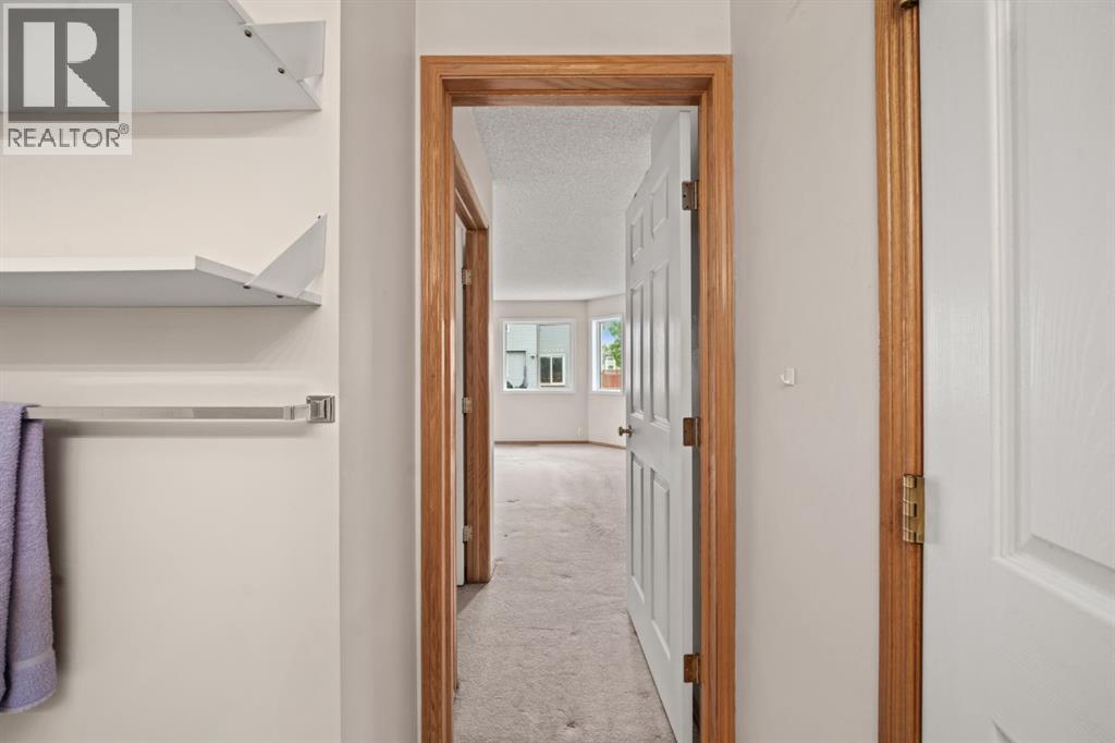 126 Douglas Glen Close SE - 17