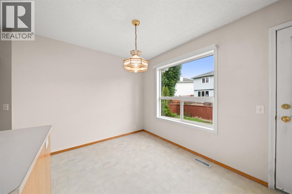 126 Douglas Glen Close SE - 12